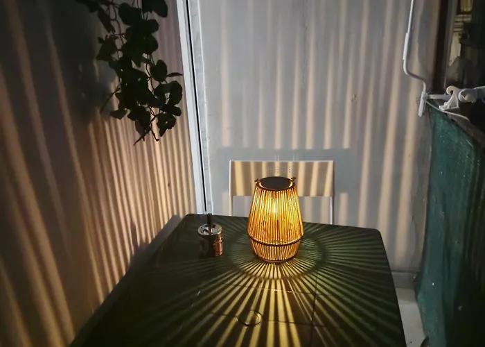 Gazde/Camere de închiriat Casa *